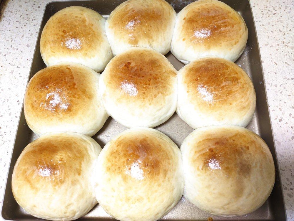 又香又软又拉丝，咬一口奶香十足！超治愈的淡奶油波兰种小餐包