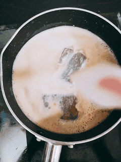 自制锅烧奶茶（焦糖奶茶）的做法 步骤7