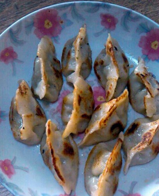 速冻水饺吃腻了吗~变锅贴吧(๑´ڡ`๑)
