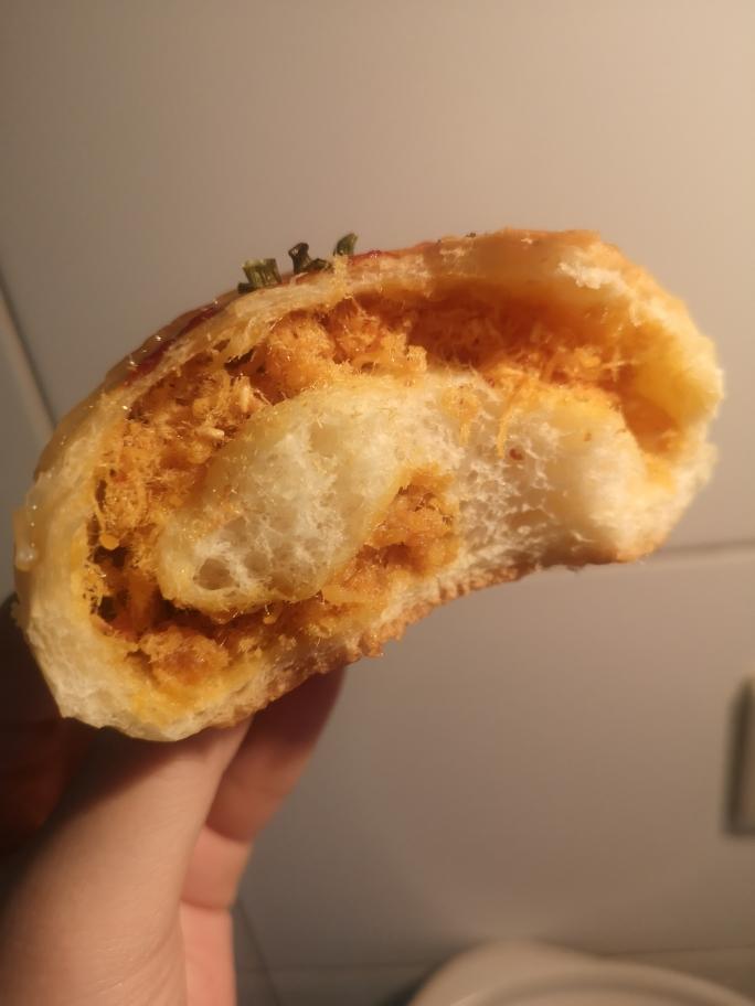 咸蛋黄肉松小面包