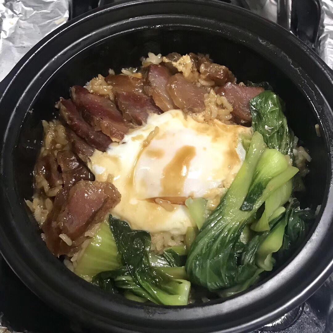 广式腊味煲仔饭