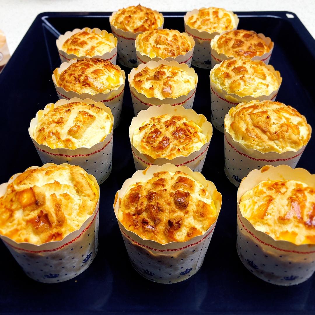 好吃到炸裂的港式菠萝包（附带制作酥皮的小视频）