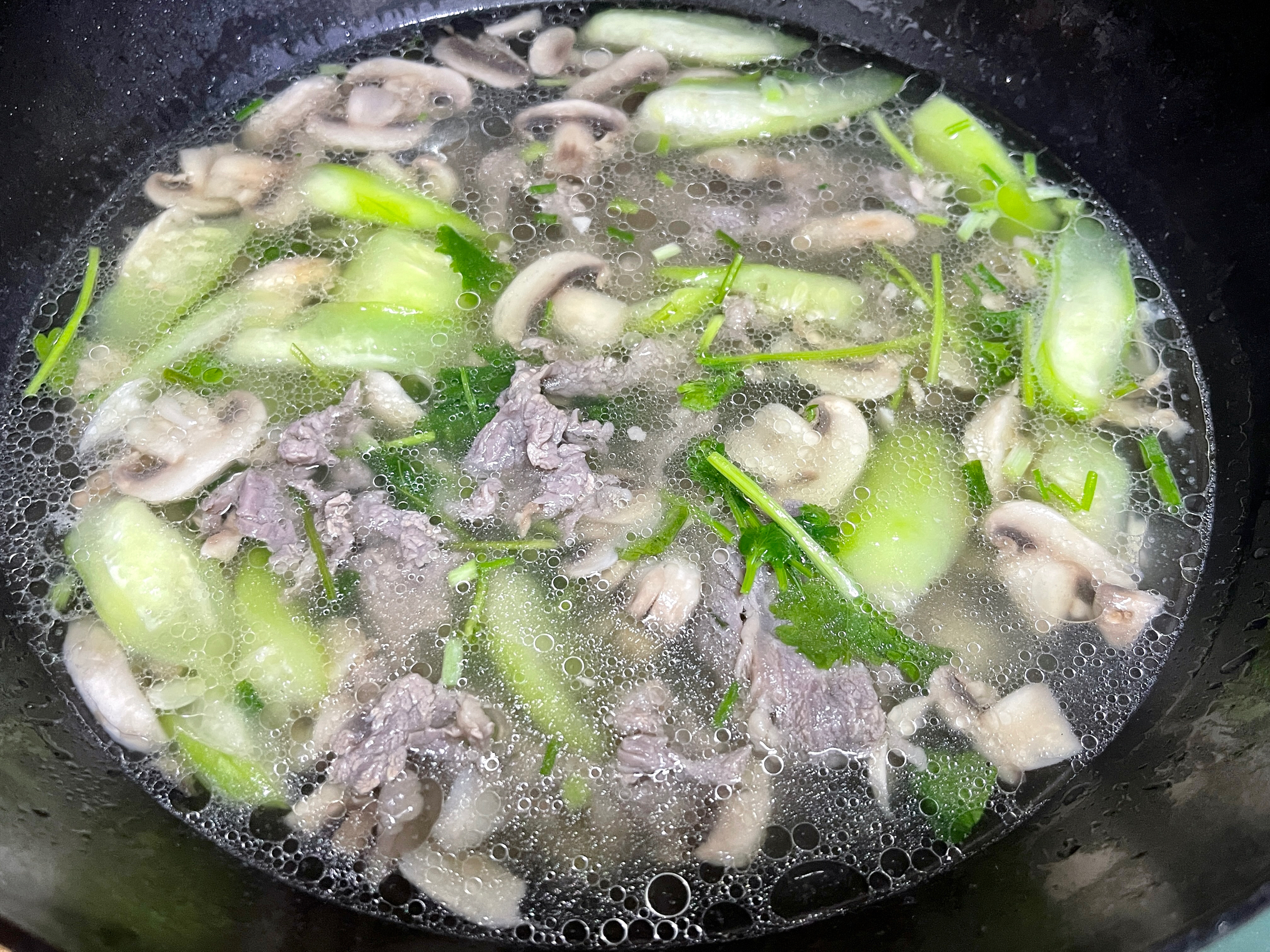 丝瓜蘑菇牛肉汤