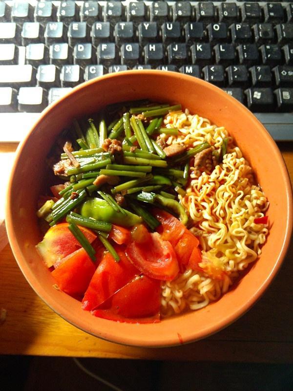 西红柿泡面的做法