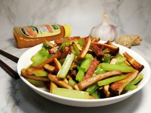 芹菜炒豆干—太太乐鲜鸡汁的做法 步骤5