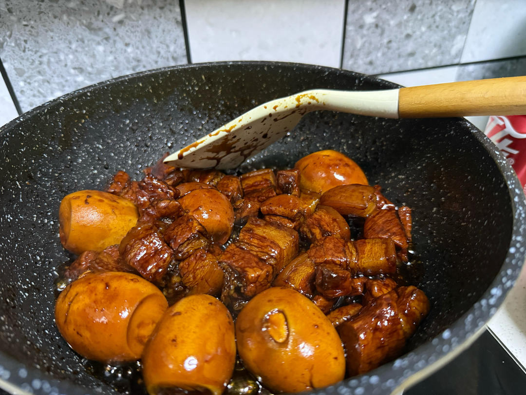 上海红烧肉：红烧肉加鸡蛋，上海人的吃法赞！