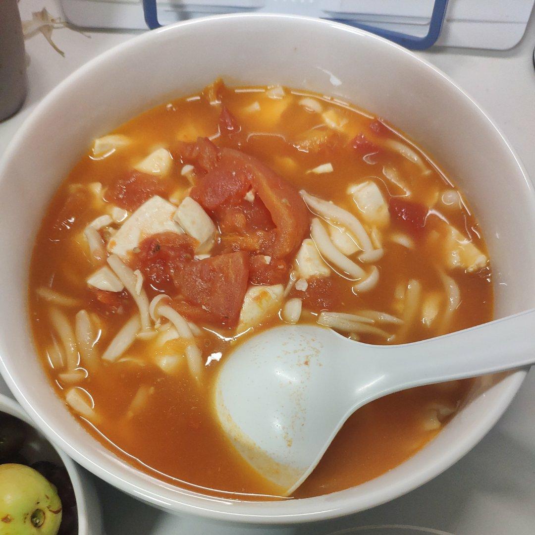 鲜嫩豆腐菌菇汤