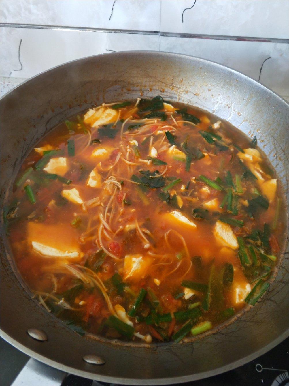 番茄贡丸金针菇汤