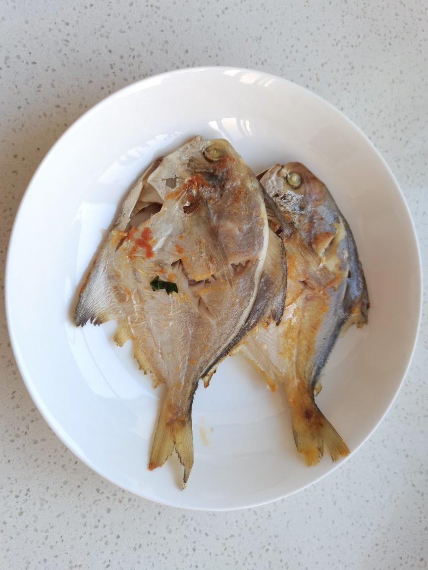 完美版干煎鲳鱼，皮不破、肉不碎、外香里嫩。