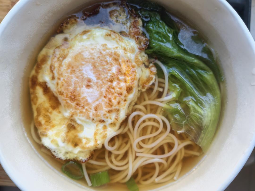 早餐来一碗清汤面，色香味俱全！