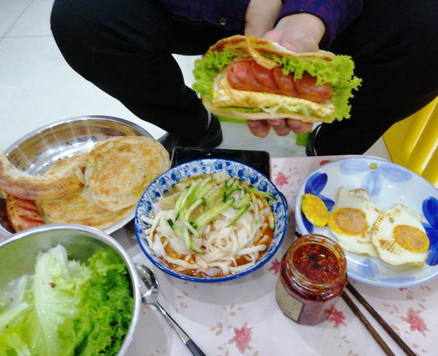 油饼卷生菜、鸡蛋、火腿2019-05-21