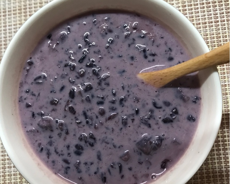 香浓牛奶紫薯黑米粥的做法