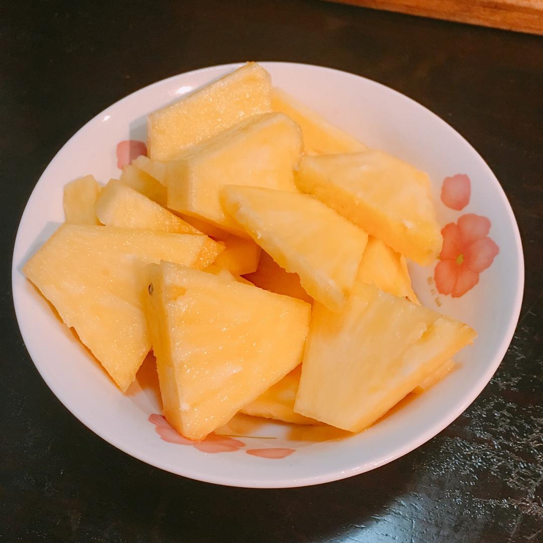 一个超级简单快捷的切菠萝方法