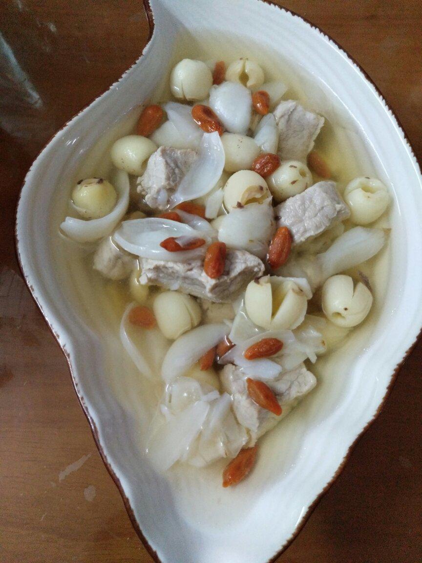 宛若清扬_dybi做的百合莲子炖瘦肉