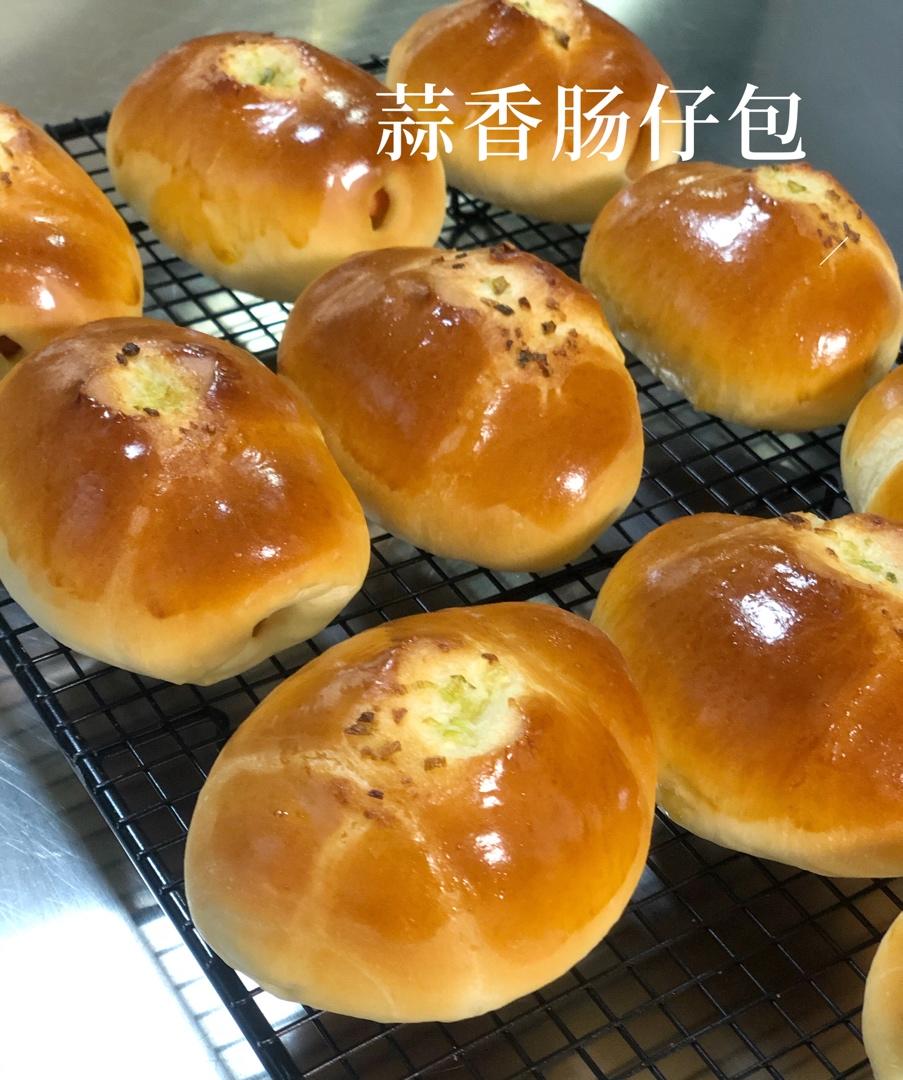 蒜香肠仔包