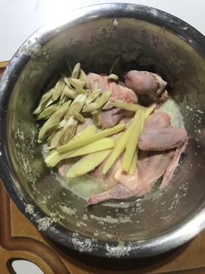 蒜香烤乳鸽（家用烤箱OK）的做法 步骤3