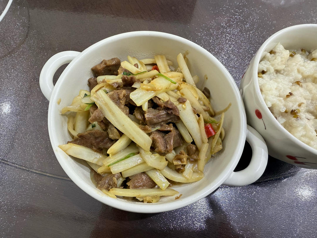 下饭神器又来了，试试这道白菜梗炒牛肉！！