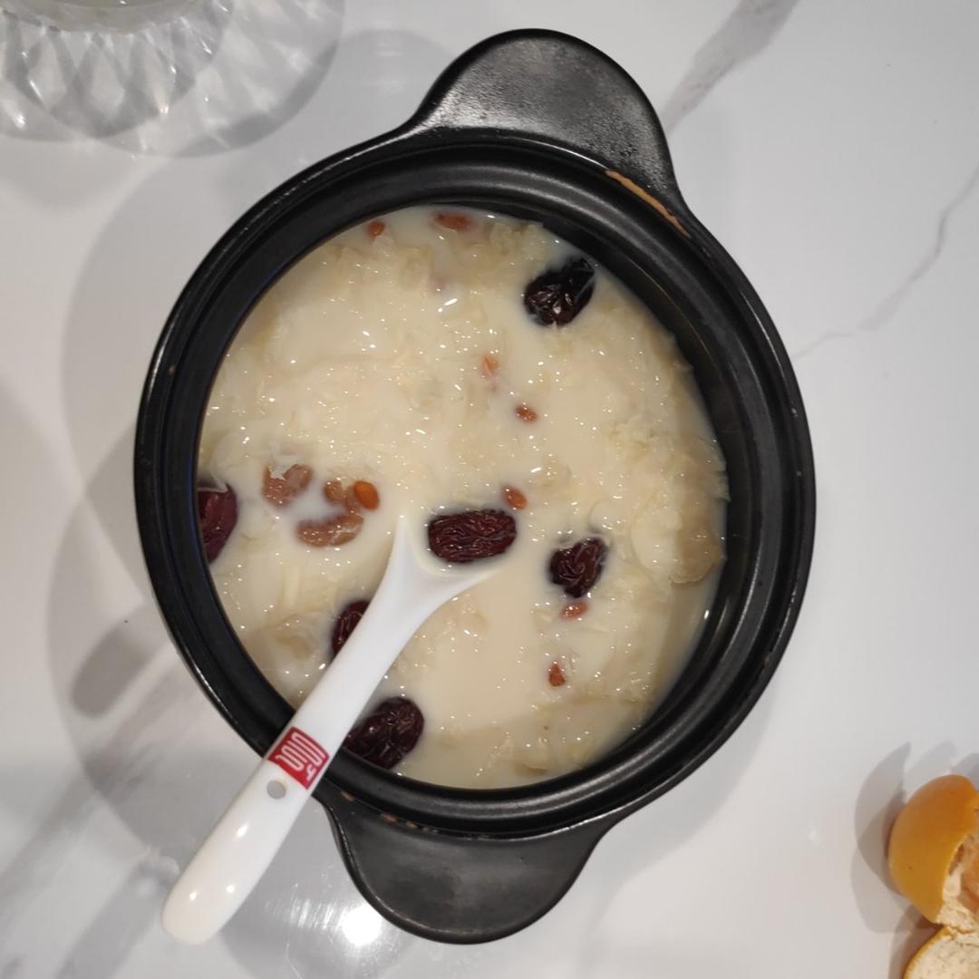 牛奶红枣银耳羹