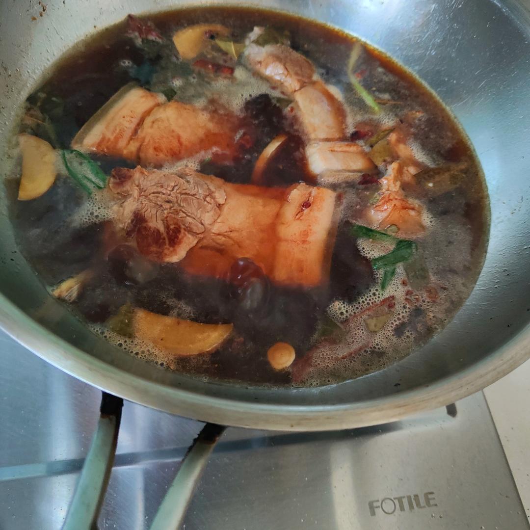 传统家乡卤味（卤五花肉、鸡爪、鸭胗等）