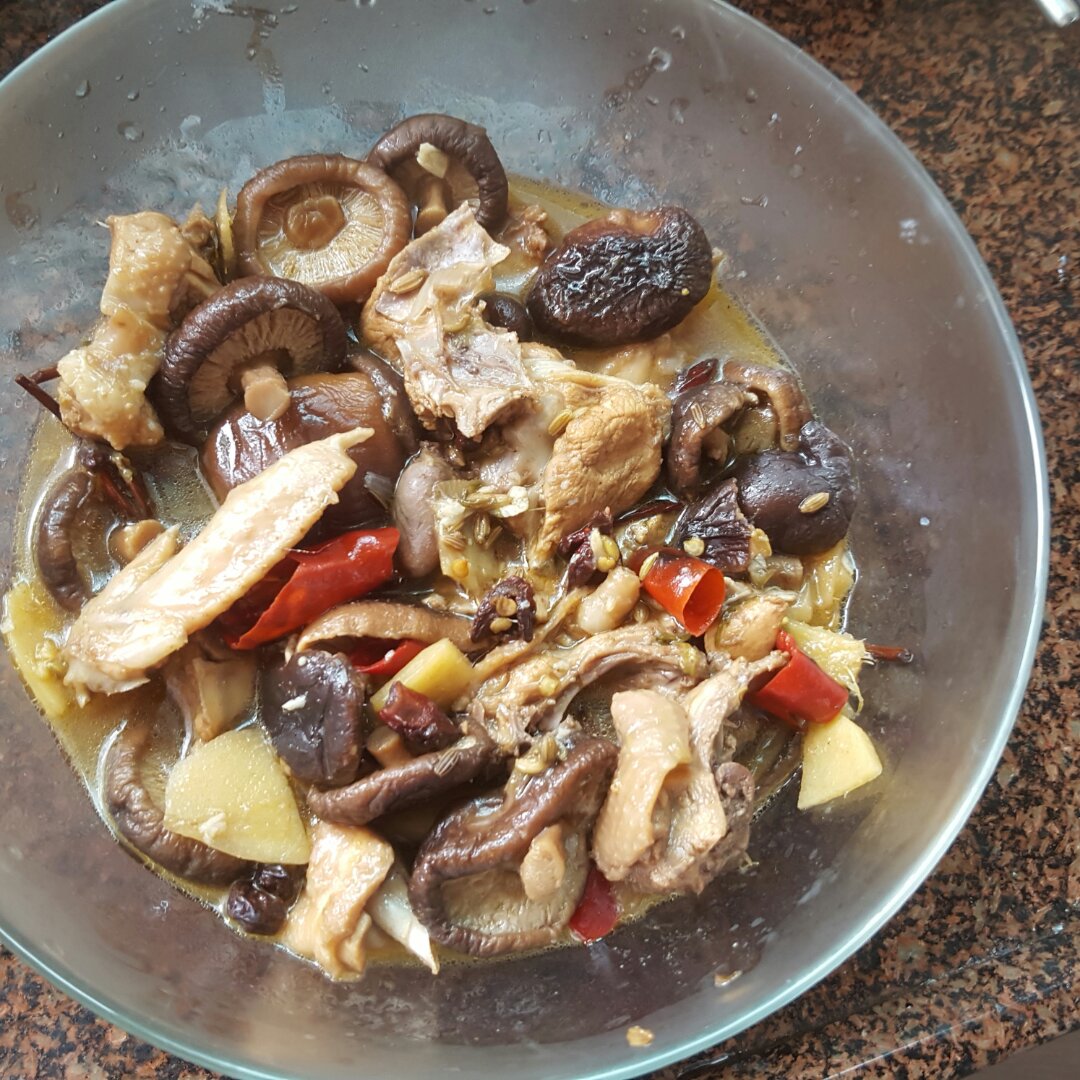 小鸡炖蘑菇