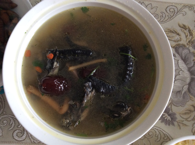 枸杞红枣乌鸡汤