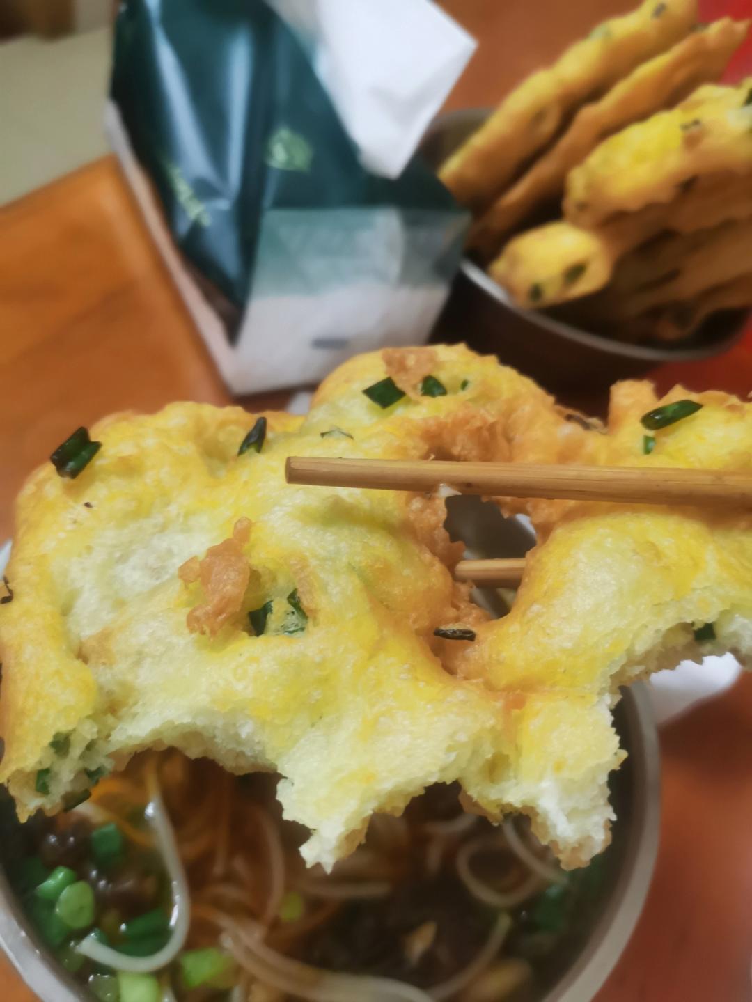 早餐店炸葱油饼 外酥里软 葱香味十足 附细节视频详解