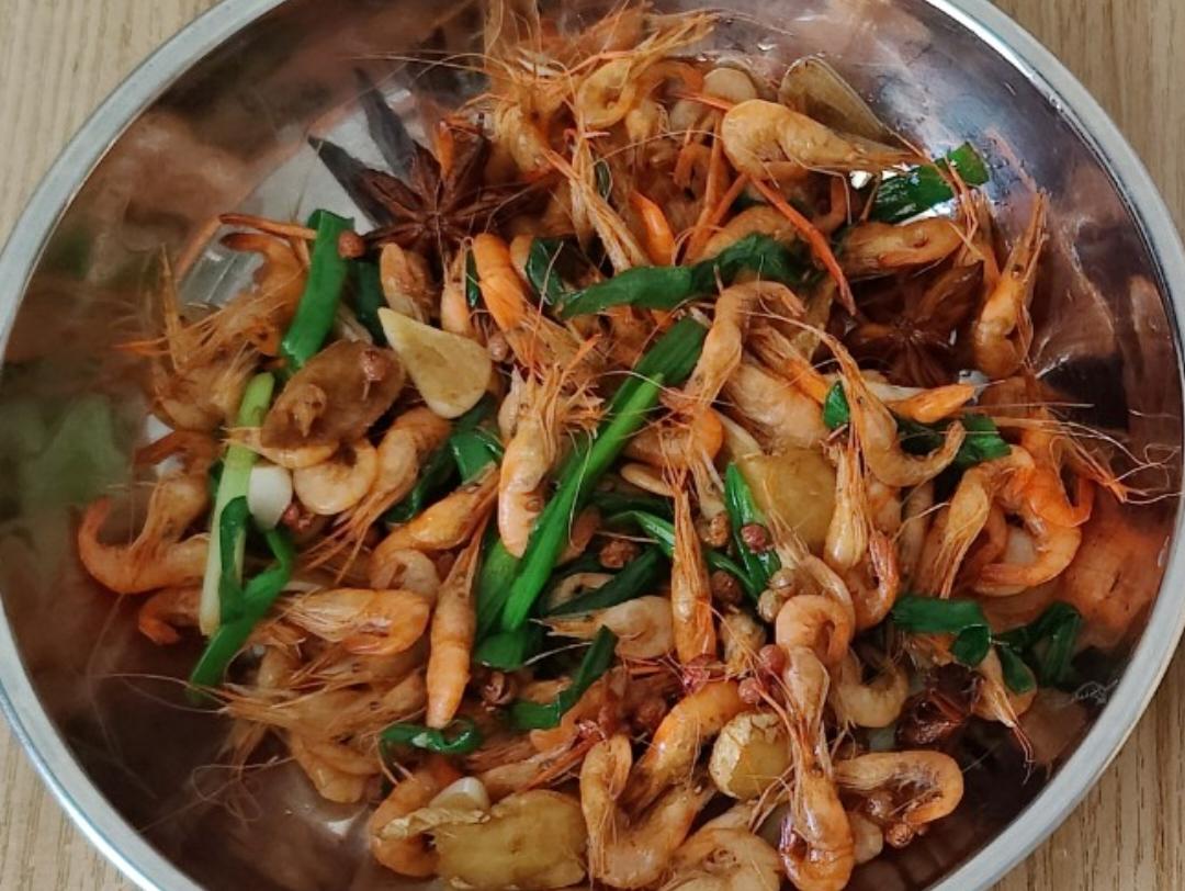 爆炒小河虾