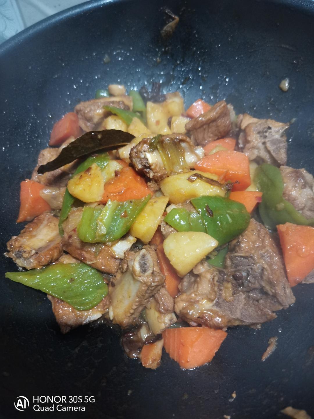 超简单炒入味的红烧土豆排骨