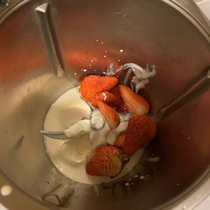 草莓🍓酸奶冰淇淋的做法 步骤2