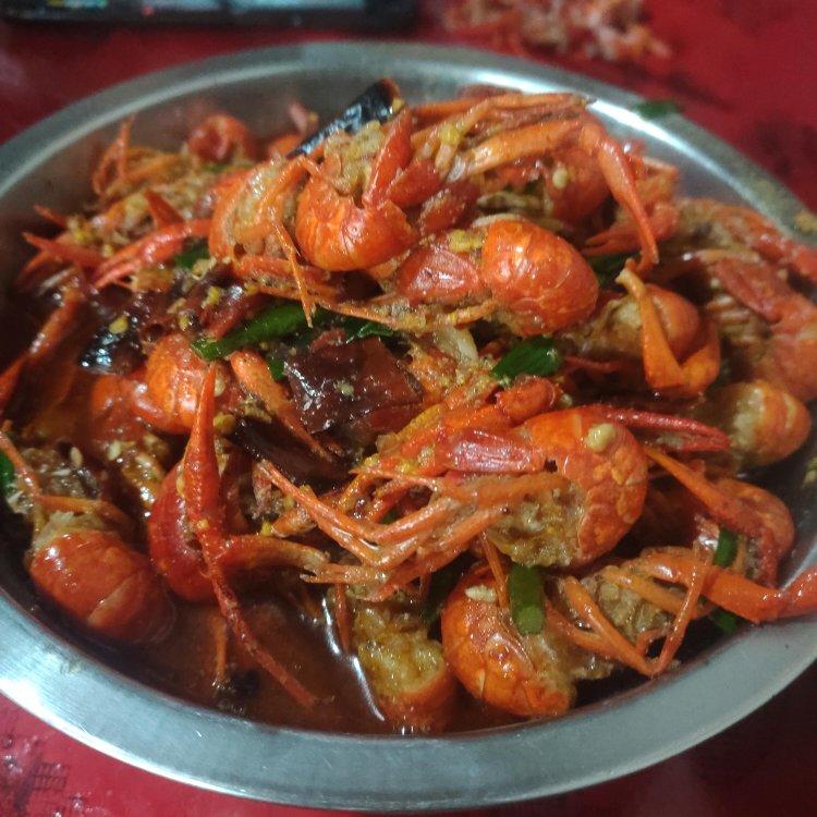 干净简单超香版十三香小龙虾（教你这么挑小龙虾，怎么彻底清洗）
