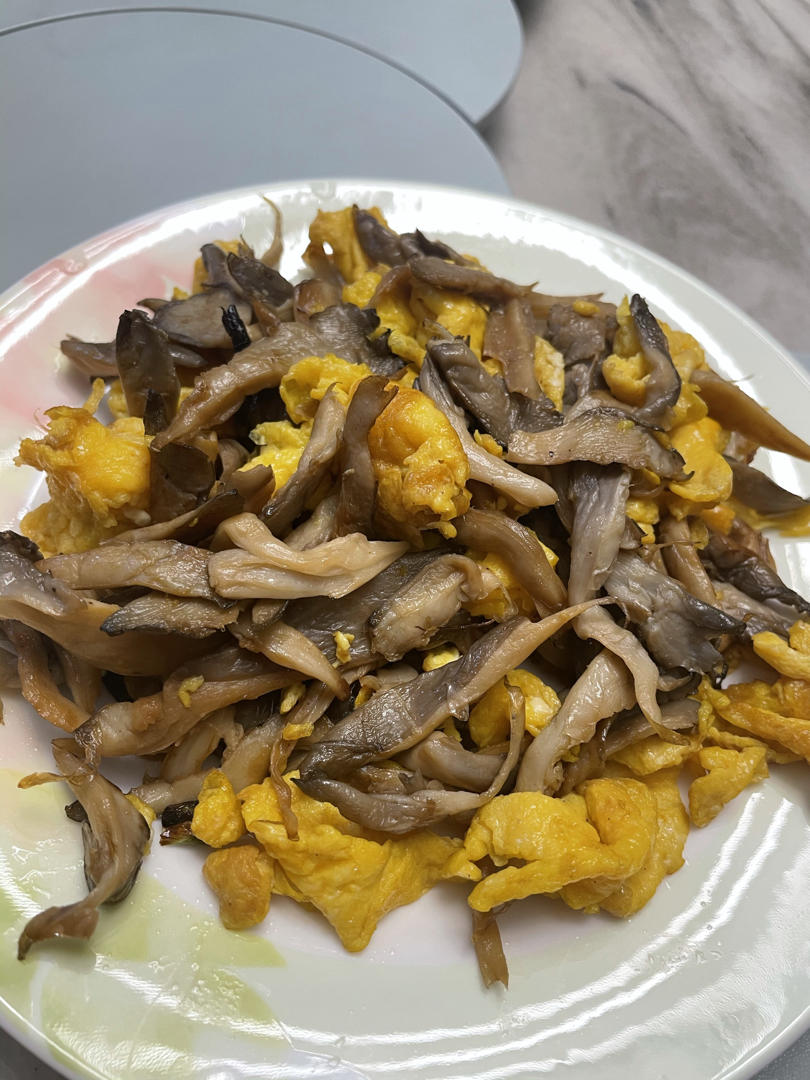 蘑菇炒鸡蛋	平菇这样炒，鲜美无比巨好吃