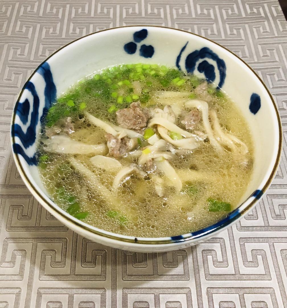 牛肉蘑菇汤，简单鲜嫩～