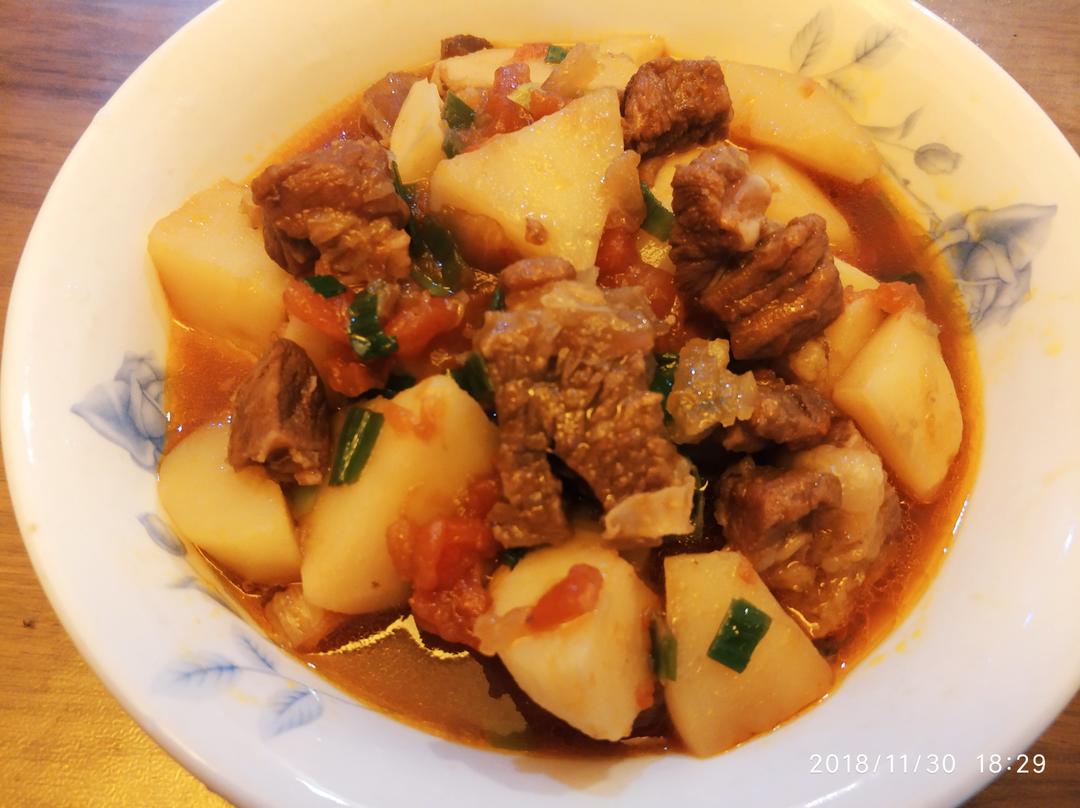 西红柿土豆炖牛腩