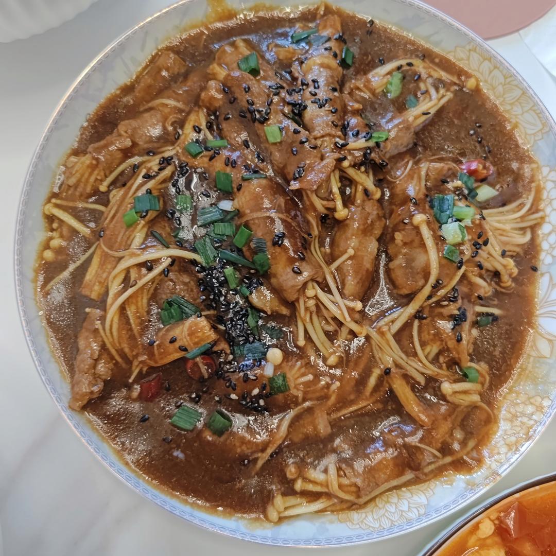 全家一致同意将金针菇肥牛卷列入年夜饭