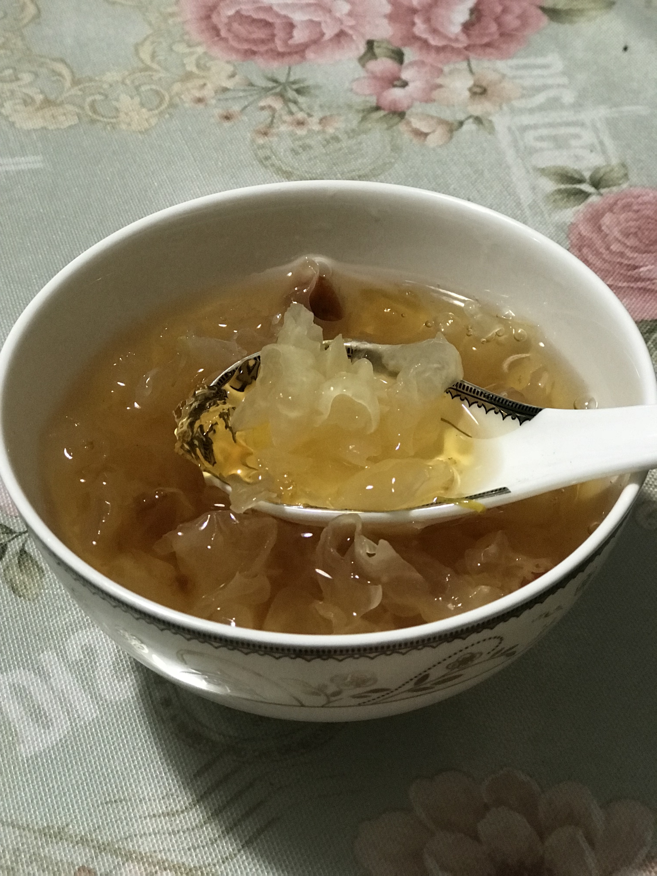 美容汤（皂角米银耳杞菊汤）的做法