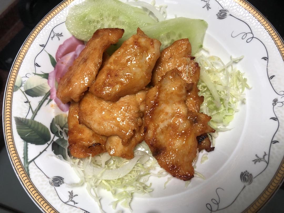 减脂期也可以吃的烤肉❗️鸡胸肉卷生菜包