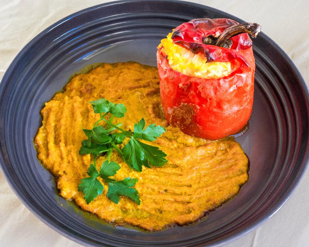 黄米小米镶彩椒（Stuffed Sweet Pepper with Yellow Rice and Millet)