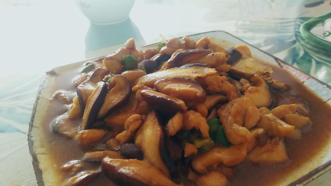 蘑菇滑鸡（香菇滑鸡）