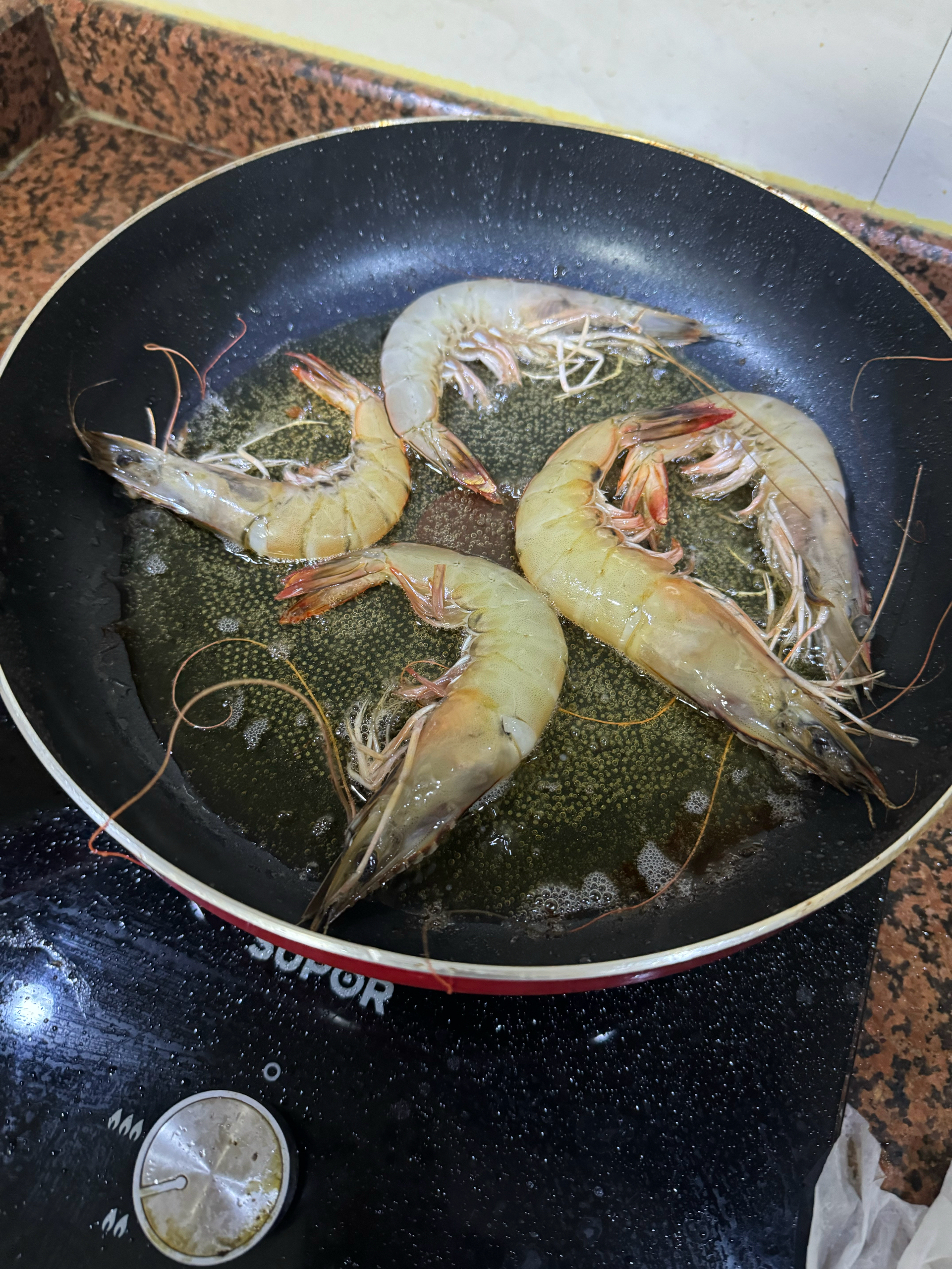 干锅鸡翅土豆虾的做法 步骤4