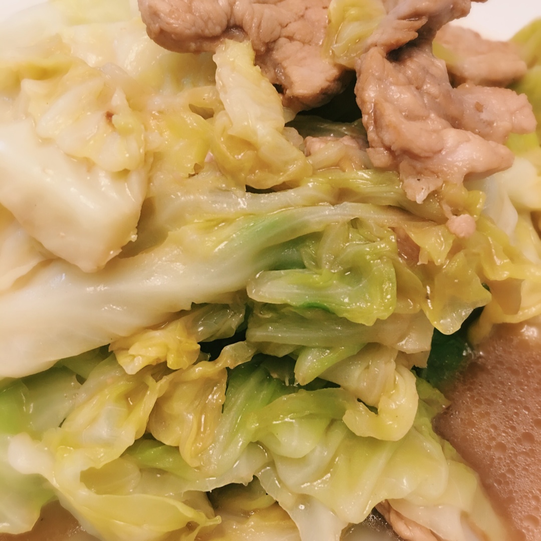 灏霖妈咪做的圆白菜炒肉片