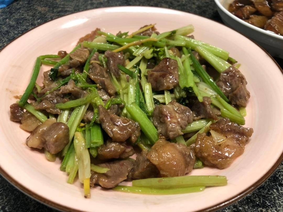 芹菜炒牛肉【附让牛肉嫩嫩的小秘密】