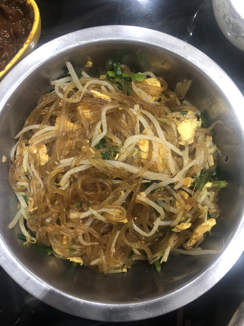 家庭版炒合菜【绿豆芽粉条炒鸡蛋】