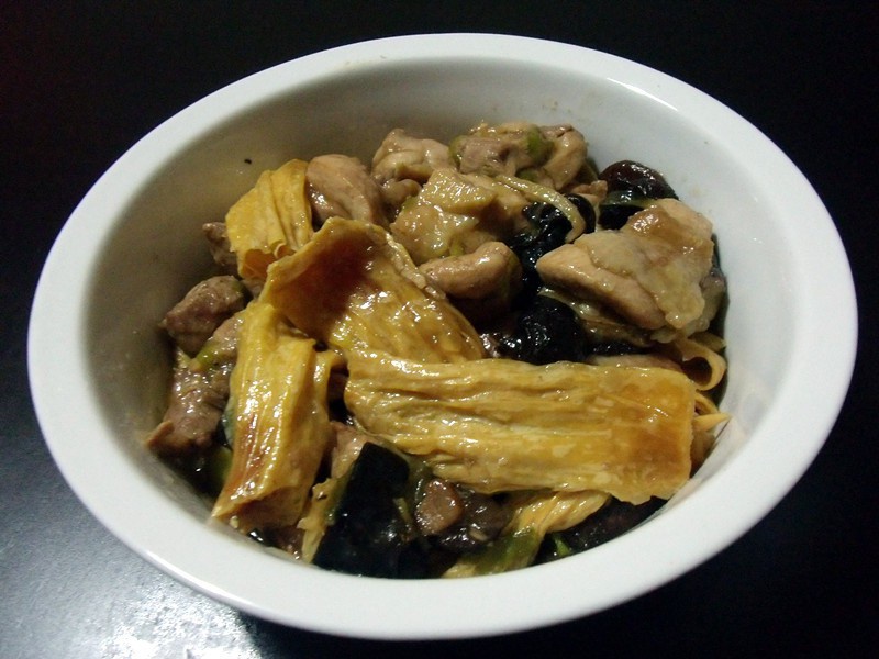 香菇腐竹炖鸡块