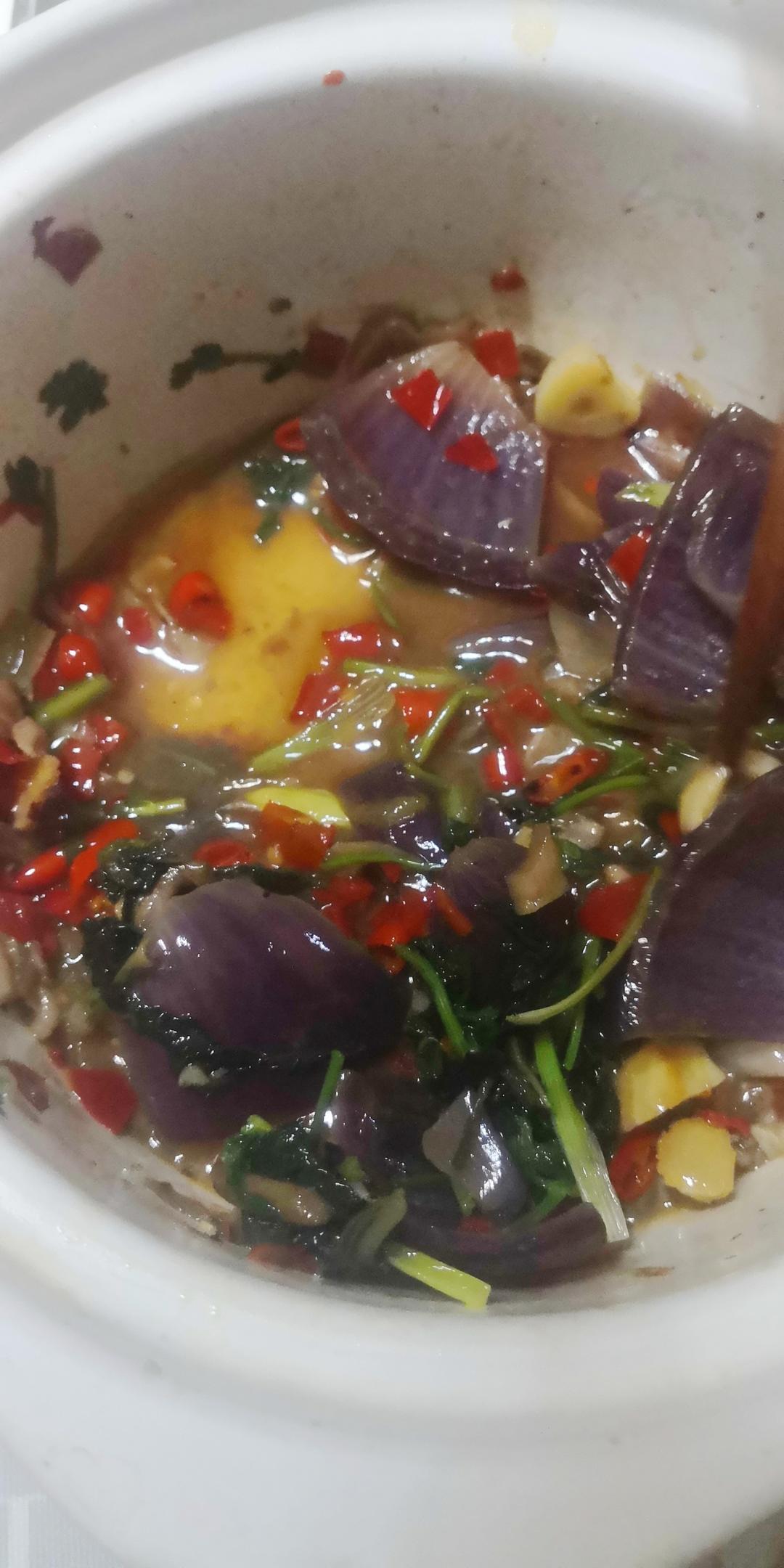 紫苏剁椒牛蛙