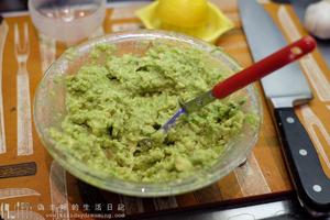 墨西哥菜： 墨西哥酪梨酱Guacamole的做法 步骤4