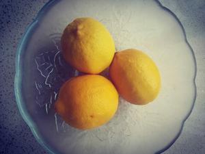 美白又减肥的蜂蜜柠檬的做法 步骤2