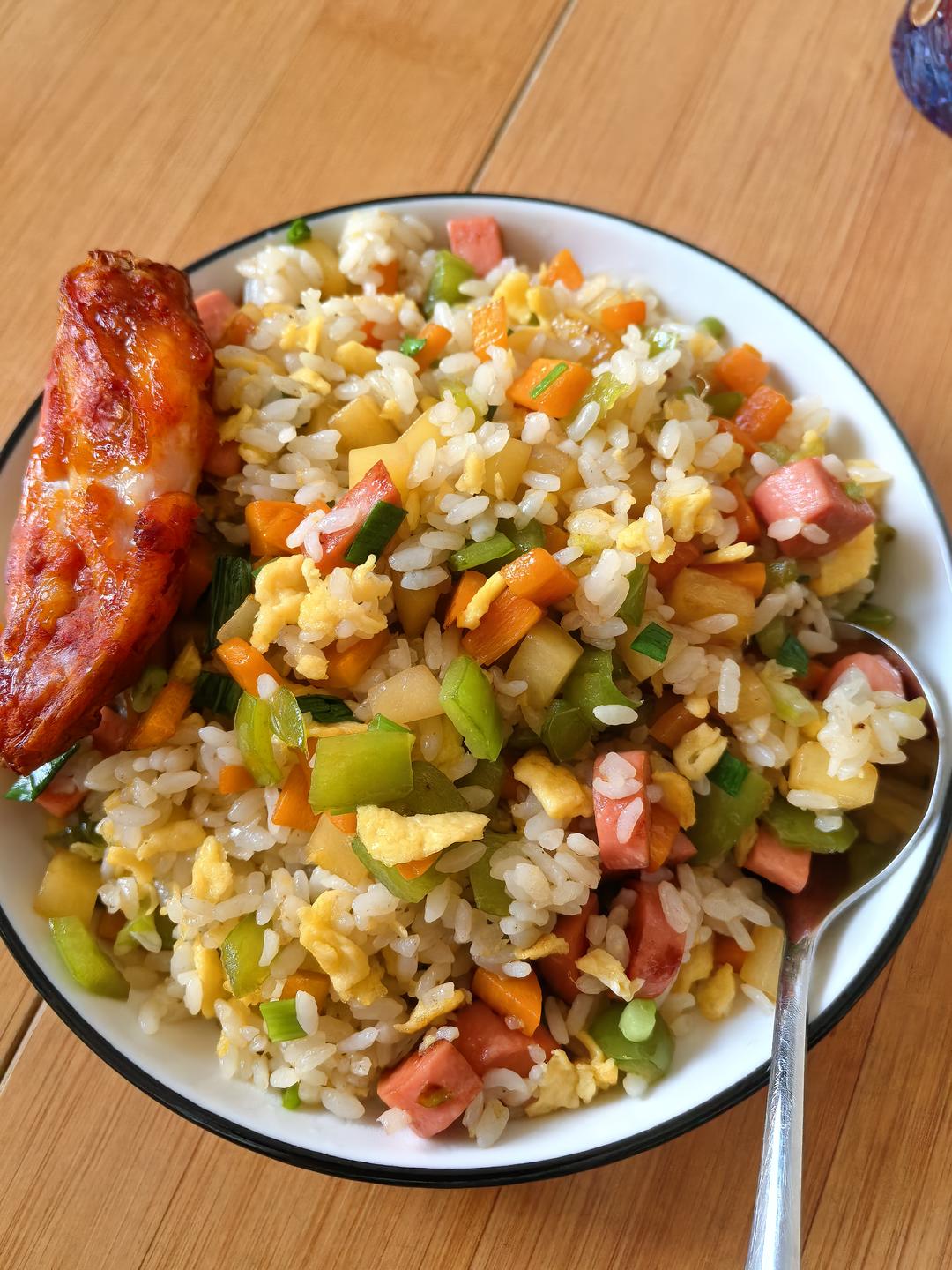 超级香的扬州炒饭/火腿鸡蛋什锦炒饭