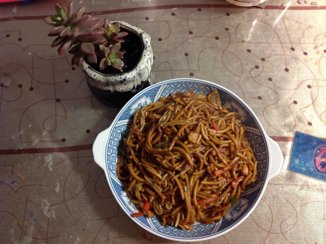 豆芽炒面的做法