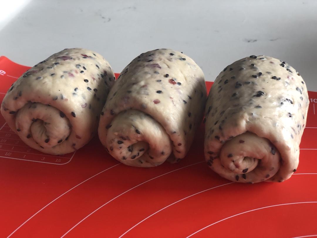 超好吃的黑芝麻蔓越莓吐司