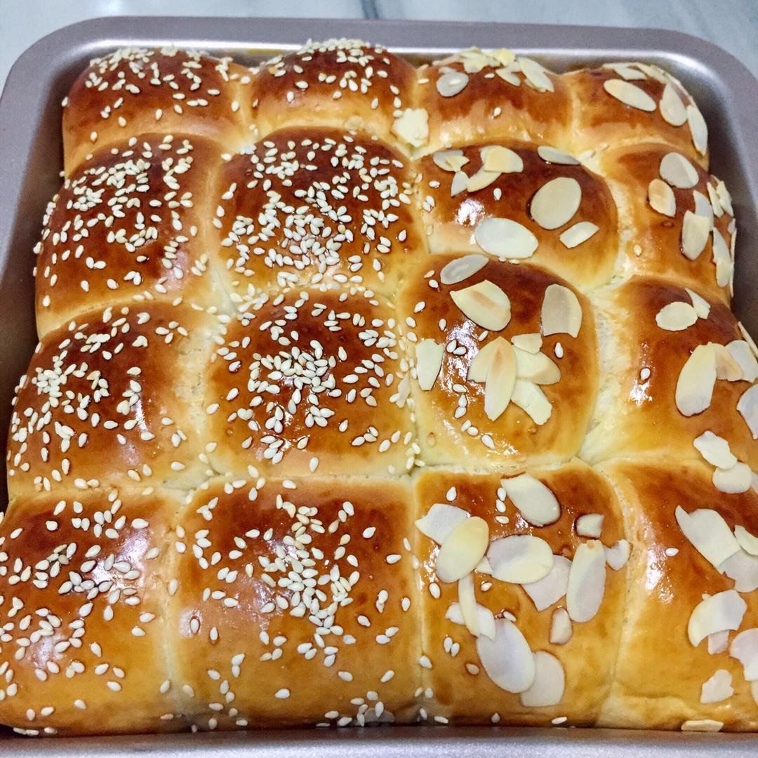 大人小孩都爱不释口的【蜂蜜牛奶小餐包】